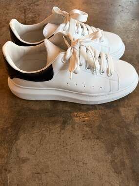 Alexander McQueen Oversized Sneaker White Leather Black Heel Tab EU 42.5 US 9.5